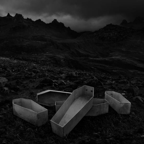 <a href="http://www.ryansrockshow.com/album-details/atreyu-long-live">Atreyu - Long Live</a>